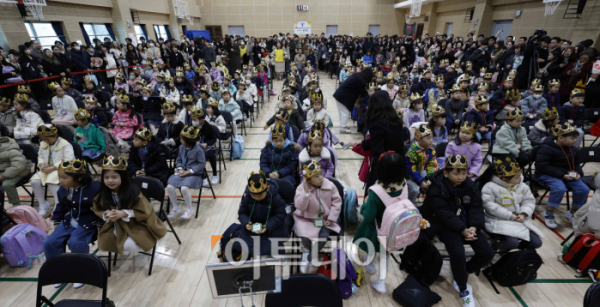 ▲4일 서울 영등포구 문래초등학교에서 2024학년도 초등학교 입학식이 열리고 있다. 조현호 기자 hyunho@