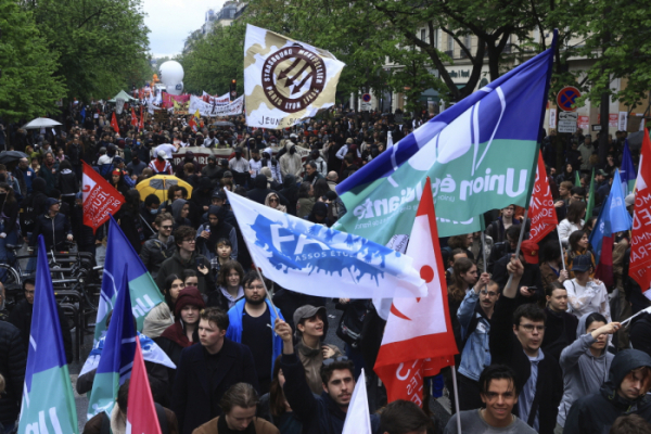 ▲정년 연장과 연금 개혁은 글로벌 주요 국가의 현안 가운데 하나다. 지난해 프랑스는 연금개혁과 정년 연장에 반대하는 시위가 지속해서 이어졌다.   (AP뉴시스)
