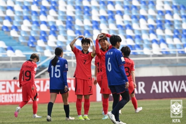 ▲한국 20세 이하(U-20) 여자축구 대표팀의 전유경이 골 세리머니를 하고 있다. (사진제공=대한축구협회)
