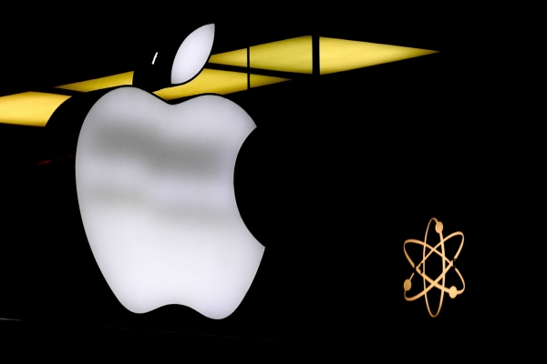 ▲독일 뮌헨의 한 매장에서 애플 로고가 보인다. 뮌헨(독일)/AP연합뉴스
