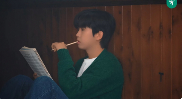 ▲임영웅 광고 촬영 비하인드 영상 캡처(사진=하나은행 유튜브 채널)