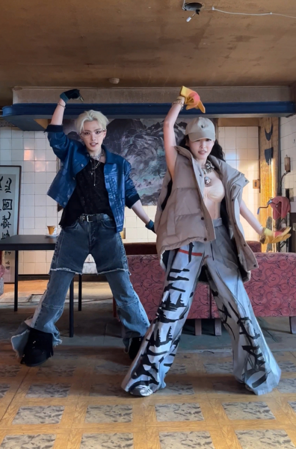 ▲청하, 에이티즈 홍중(사진 = 모어비전 제공)