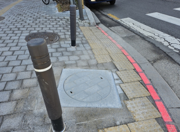 ▲서울 서초구가 하수도 콘크리트 맨홀 뚜껑을 철제 맨홀 뚜껑으로 교체한 모습. (자료제공=서초구)