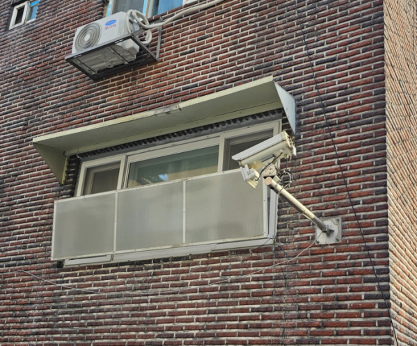 ▲서울 강북구 내 쓰레기 무단투기를 방지하기 위해 설치된 CCTV. (자료제공=강북구)