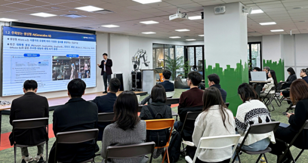 ▲경과원이 판교테크노밸리에서 개최한 'GBSA AI 정책워크숍' 모습. (경과원)
