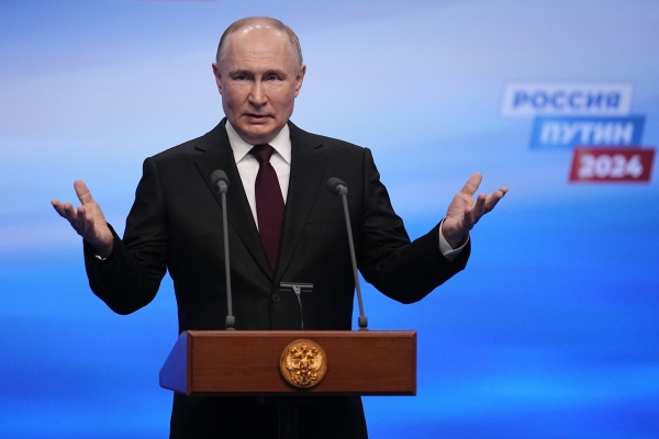 ▲블라디미르 푸틴 러시아 대통령이 17일(현지시간) 모스크바 선거본부를 방문해 연설하고 있다. 모스크바(러시아)/AP연합뉴스
