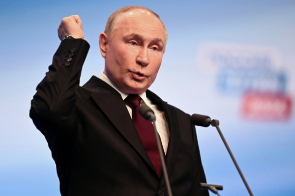 ▲블라디미르 푸틴 대통령이 18일 모스크바에 있는 선거 본부에서 5선을 사실상 확정한 후 언론과 만남을 갖고 있다. 모스크바/EPA연합뉴스