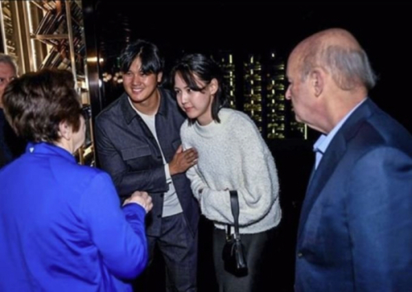 ▲16일 서울 여의도 한 호텔에 마련된 LA 다저스 구단 저녁 식사자리에 오타니와 그의 아내 마미코가 참석했다. (출처=존 수후 인스타그램)