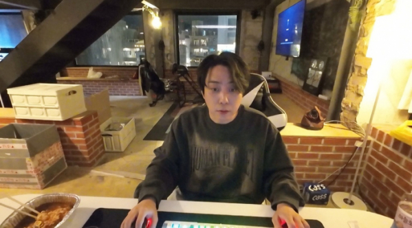 ▲'미우새' 은지원 게임 작업실(사진제공=SBS)