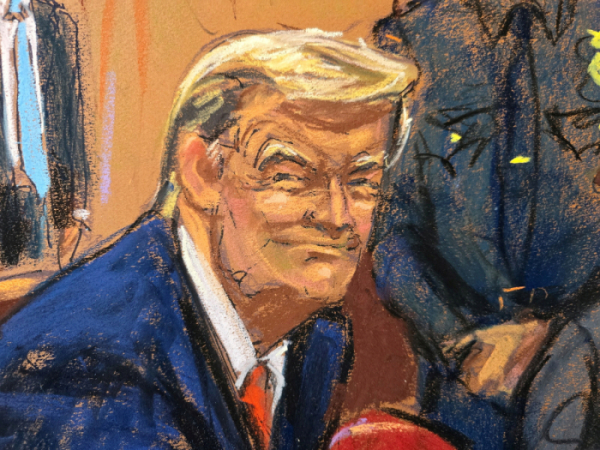 ▲도널드 트럼프 전 미국 대통령이 24일(현지시간) 법정에서 미소 짓고 있다. 그림은 재판에 참석한 법정 화가가 그린 장면. 뉴욕(미국)/로이터연합뉴스