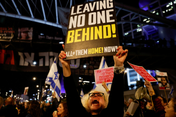▲이스라엘 텔아비브에서 23일 시위대가 인질 석방을 요구하고 있다. 텔아비브/로이터연합뉴스