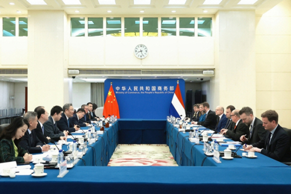 ▲중국 상무부와 네덜란드 대외무역·개발협력부 관계자들이 27일 베이징에서 회담하고 있다. 출처 상무부 홈페이지