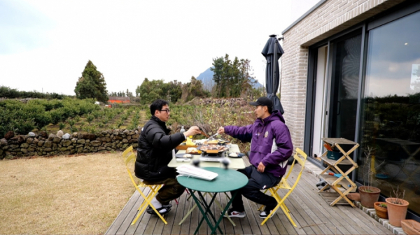 ▲'배우반상회' 김지석, 류승수(사진제공=JTBC)