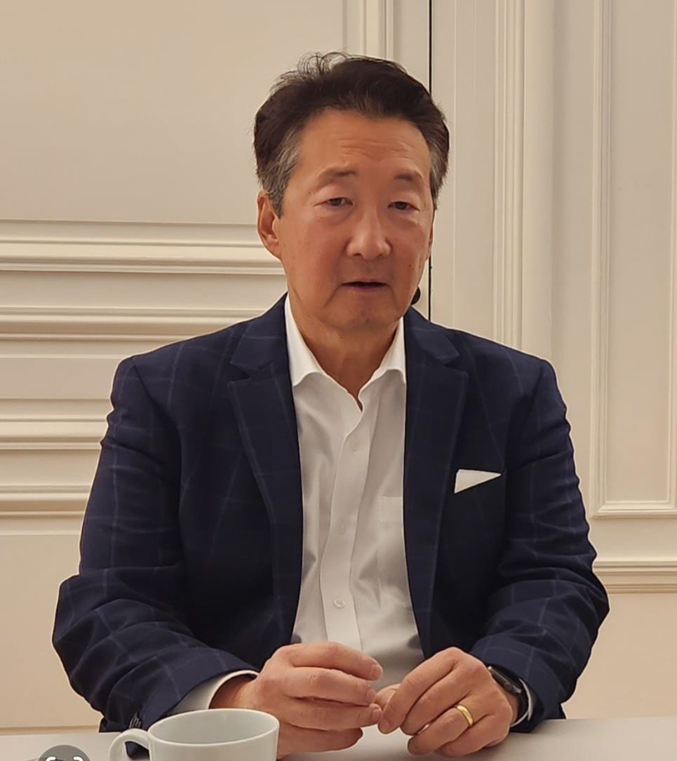 ▲빅터 차 미국 전략국제문제연구소(CSIS) 아시아담당 부소장 겸 한국석좌가 18일(현지시간) 프랑스 파리 한국문화원에서 특파원들과 간담회를 하고 있다. (연합뉴스)