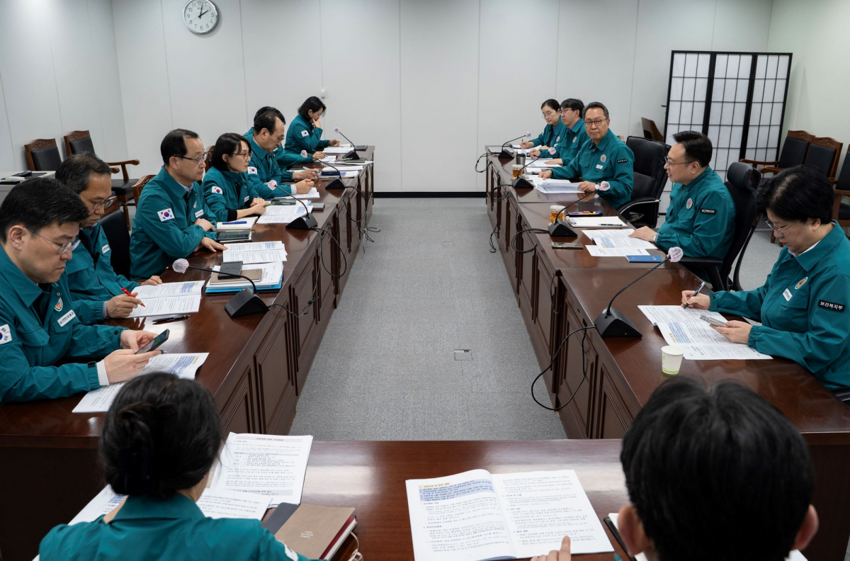 ▲조규홍 보건복지부 장관이 7일 ‘의사 집단행동 중앙사고수습본부(중수본)’ 회의를 주재하고 발언하고 있다. (사진제공=보건복지부)