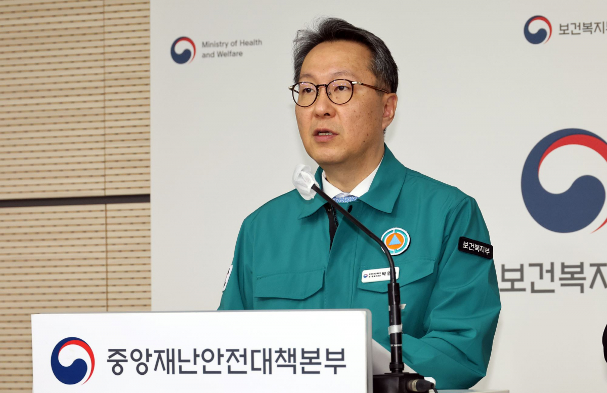 ▲박민수 중앙재난안전대책본부 제1총괄조정관(보건복지부 제2차관)이 8일 세종시 정부세종청사에서 의사 집단행동 중대본 회의 주요 내용과 비상진료체계 상황 등을 발표하고 있다. (뉴시스)