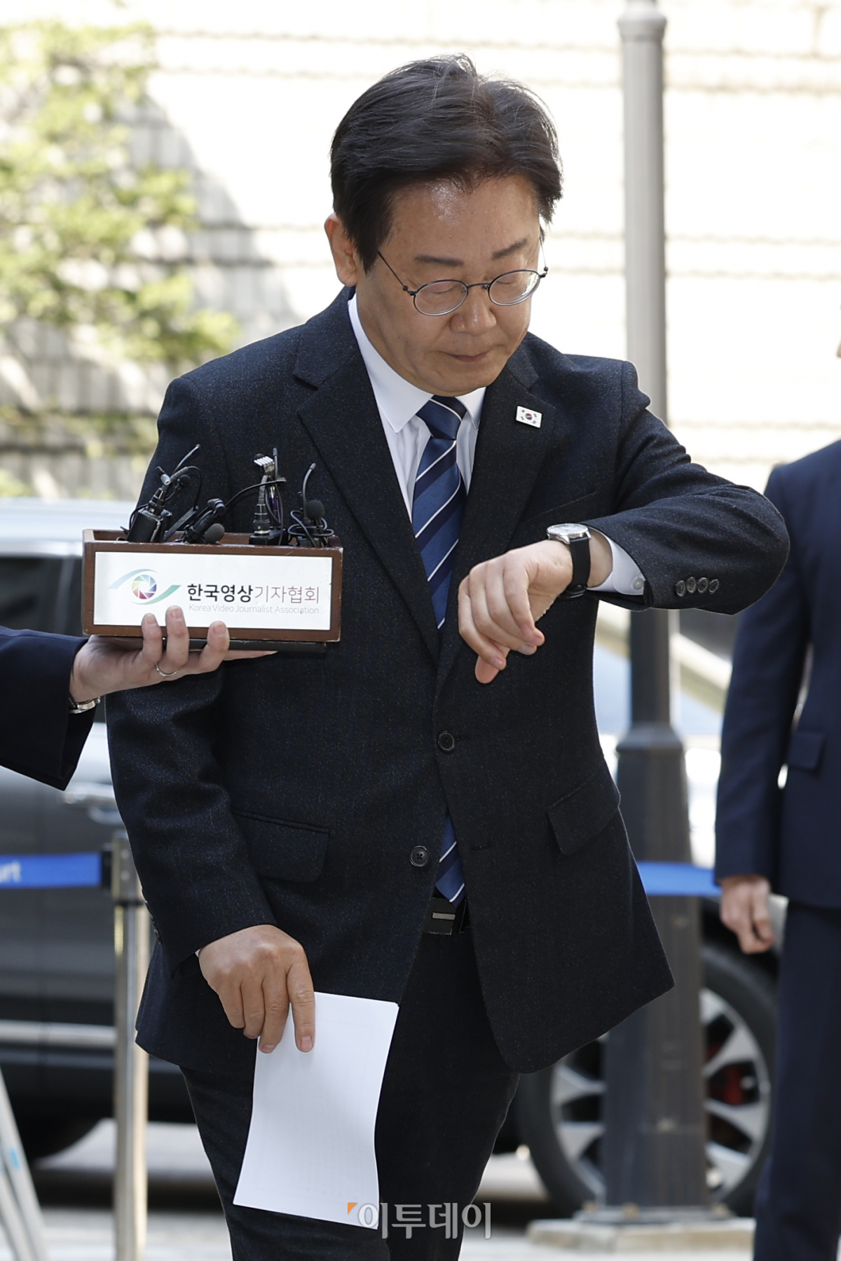 ▲이재명 더불어민주당 대표가 9일 서울 서초구 서울중앙지법에서 열린 대장동 배임 및 성남FC 뇌물 의혹 사건 1심 20차 공판에 출석하고 있다. 조현호 기자 hyunho@