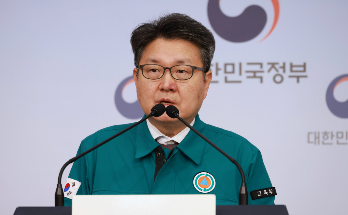 ▲9일 오석환 교육부 차관이 서울 종로구 정부서울청사 별관에서 의과대학 수업 운영 및 재개 현황을 브리핑하고 있다. (교육부)