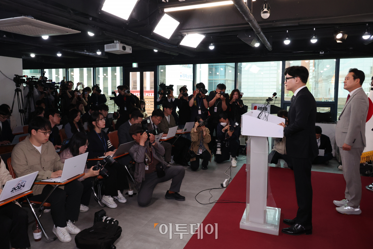 ▲한동훈 국민의힘 비상대책위원장이 11일 서울 영등포구 국민의힘 중앙당사에서 제22대 총선 관련 입장발표를 하고 있다. 조현호 기자 hyunho@