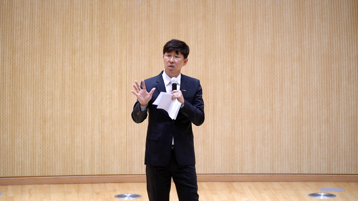 ▲한승표 굿리치 대표가 경기도 화성시에 위치한 DB생명 인재개발원에서 우수 지점장들의 도약과 성장을 주제로 열린 워크샵에서 발언하고 있다. (사진제공=굿리치)