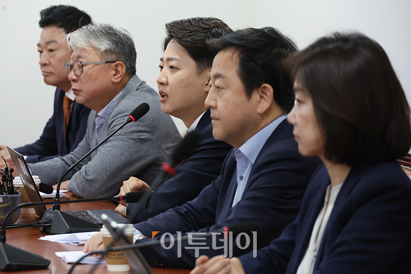 ▲이준석 개혁신당 대표가 19일 서울 여의도 국회에서 열린 최고위원회의에서 모두발언을 하고 있다. 고이란 기자 photoeran@