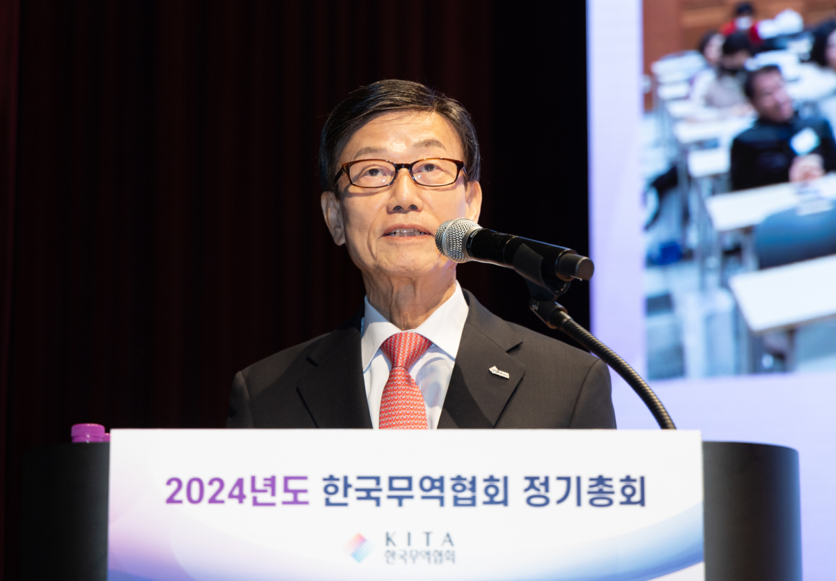 ▲지난 2월 열린 한국무역협회 '2024년도 정기총회'에서 윤진식 한국무역협회 회장이 취임사를 하고 있다. (사진제공=한국무역협회)