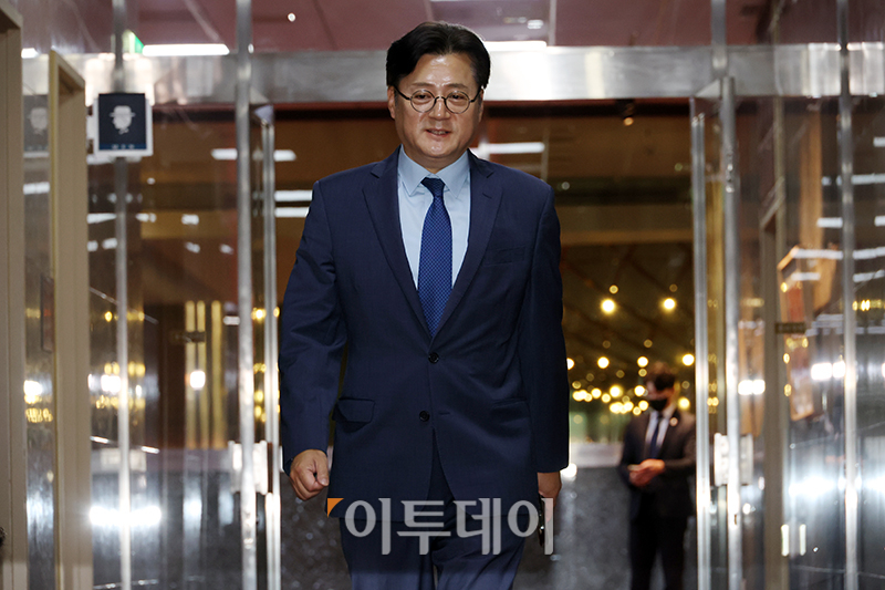 ▲홍익표 더불어민주당 원내대표가 23일 서울 여의도 국회에서 김진표 국회의장 주재로 열린 여야 원내대표 회동에 참석하고 있다. 이날 회동에서는 본회의 일정과 채상병 특검범 등을 논의할 예정이다. 고이란 기자 photoeran@