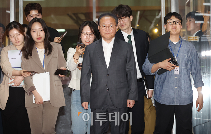 ▲윤재옥 국민의힘 원내대표 겸 대표 권한대행이 23일 서울 여의도 국회에서 김진표 국회의장 주재로 열린 여야 원내대표 회동에 참석하고 있다. 이날 회동에서는 본회의 일정과 채상병 특검범 등을 논의할 예정이다. 고이란 기자 photoeran@