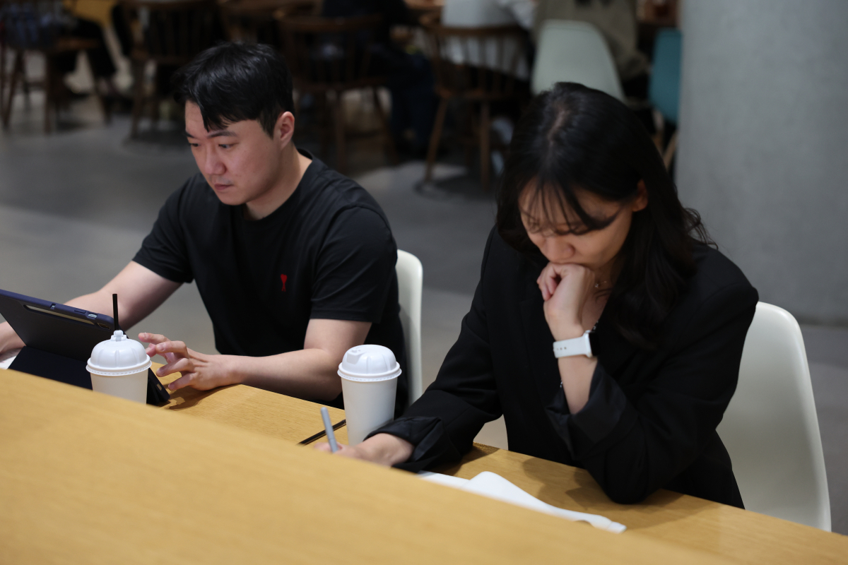 ▲스터디카페에서 청년들이 공부하는 모습. (자료제공=노원구)