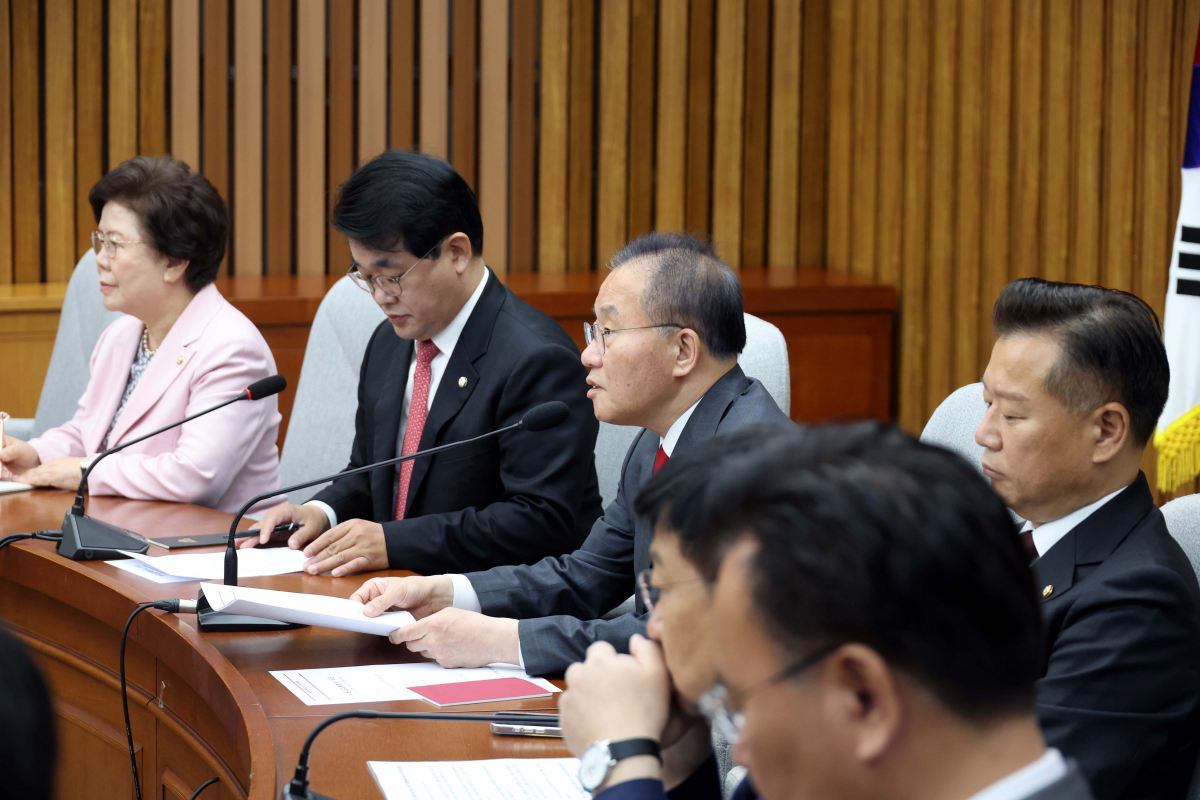 ▲윤재옥 국민의힘 원내대표 겸 당대표 권한대행이 23일 오전 서울 여의도 국회에서 열린 국민의힘 원내대책회의에서 발언하고 있다. (뉴시스)