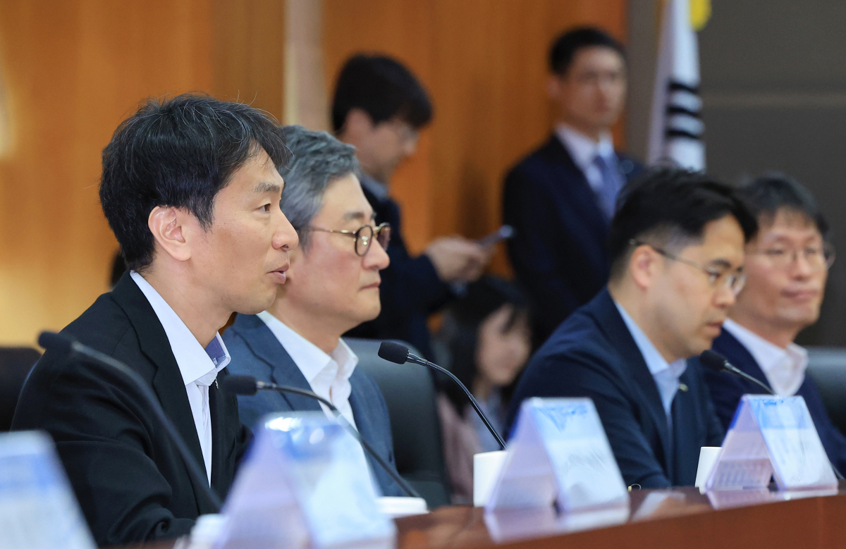 ▲이복현 금융감독원장이 18일 오전 서울 영등포구 여의도 금융투자협회 대회의실에서 열린 기업과 주주행동주의의 상생·발전을 위한 간담회에 참석해 발언하고 있다. (출처=연합뉴스)