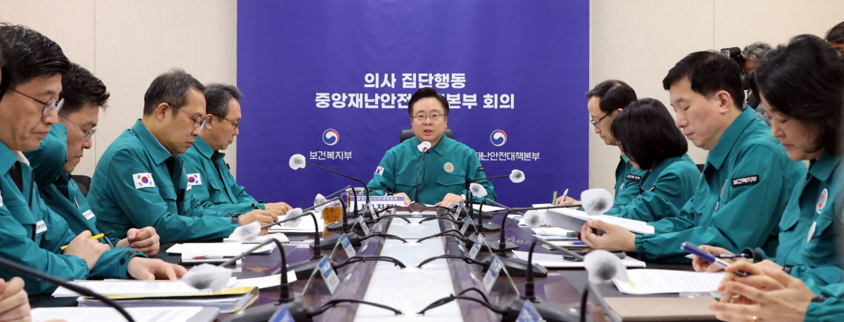 ▲조규홍 의사 집단행동 중앙재난안전대책본부(중대본) 1차장(보건복지부 장관)이 29일 세종시 정부세종청사에서 중대본 회의를 주재하고 발언하고 있다. (뉴시스)