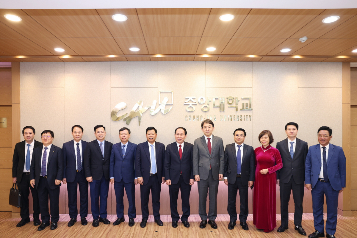 ▲중앙대-베트남 하이퐁대, 하이퐁시 단체사진 (중앙대)