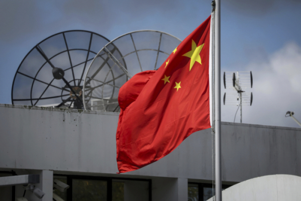 ▲뉴질랜드 중국 영사관 앞에 중국 국기가 휘날리고 있다. 오클랜드(뉴질랜드)/AP연합뉴스