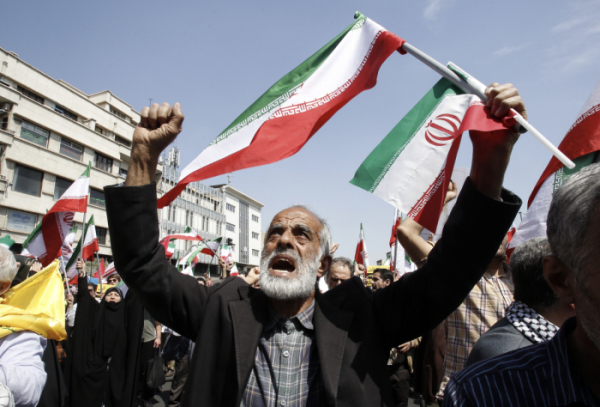 ▲이란 시민들이 19일(현지시간) 반이스라엘 시위를 벌이고 있다. 테헤란/EPA연합뉴스