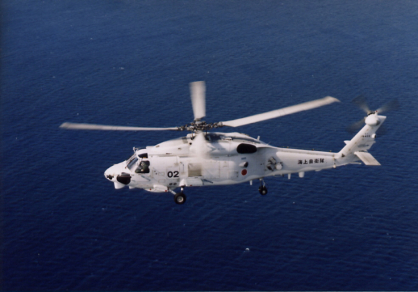 ▲일본 해상자위대 SH-60K 초계 헬기가 보인다. EPA연합뉴스