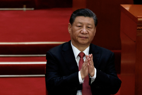 ▲시진핑 중국 국가주석이 지난달 11일 중국 베이징 인민대회당에서 박수를 치고 있다. 베이징/로이터연합뉴스