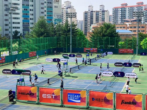 ▲충북 청주 국제 테니스장에서 열리는 코오롱FnC 헤드 피클볼 코리아 오픈 전경. (사진제공=코오롱인더스트리FnC)