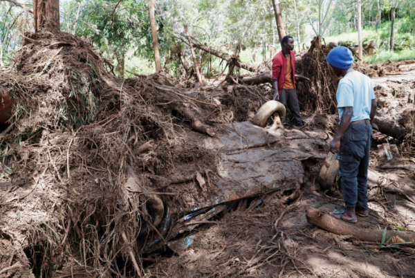 ▲케냐 서부에서 폭우와 홍수로 댐이 무너지며 최소 42명이 사망했다. (로이터/연합뉴스)