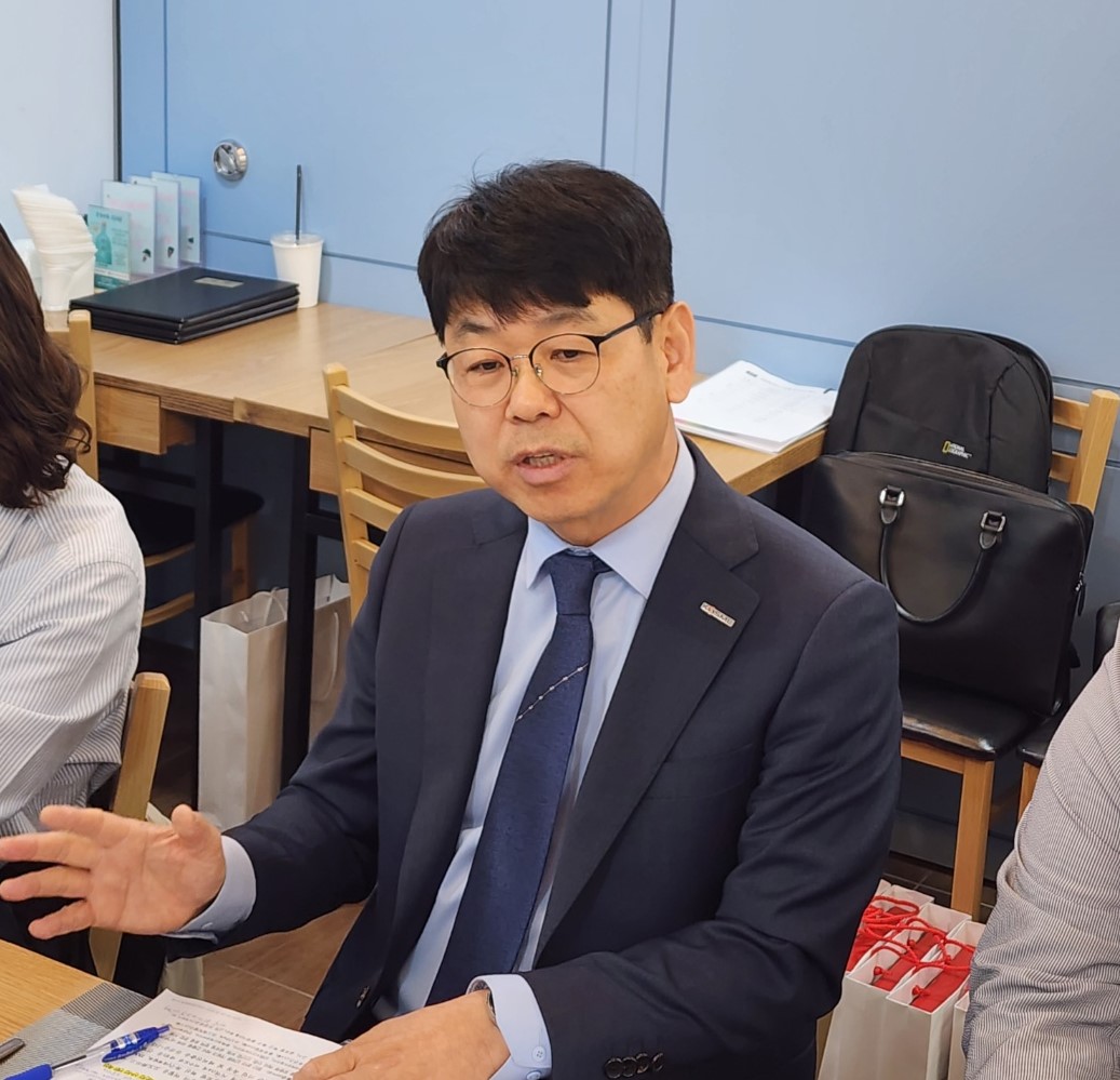 ▲반정식 중소벤처기업진흥공단 지역혁신이사 겸 상임이사가 2일 지역혁신본부 중점 지원방향에 대해 발표하고 있다. (사진제공 = 중소벤처기업진흥공단)