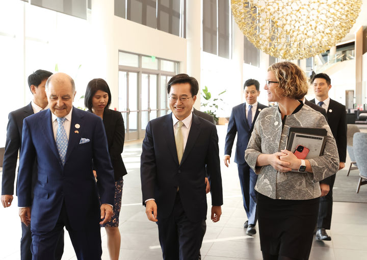 ▲지난해 미국 방문 당시 투자협약 위해 에어프로덕츠사를 방문한 김동연 경기도지사. (경기도)