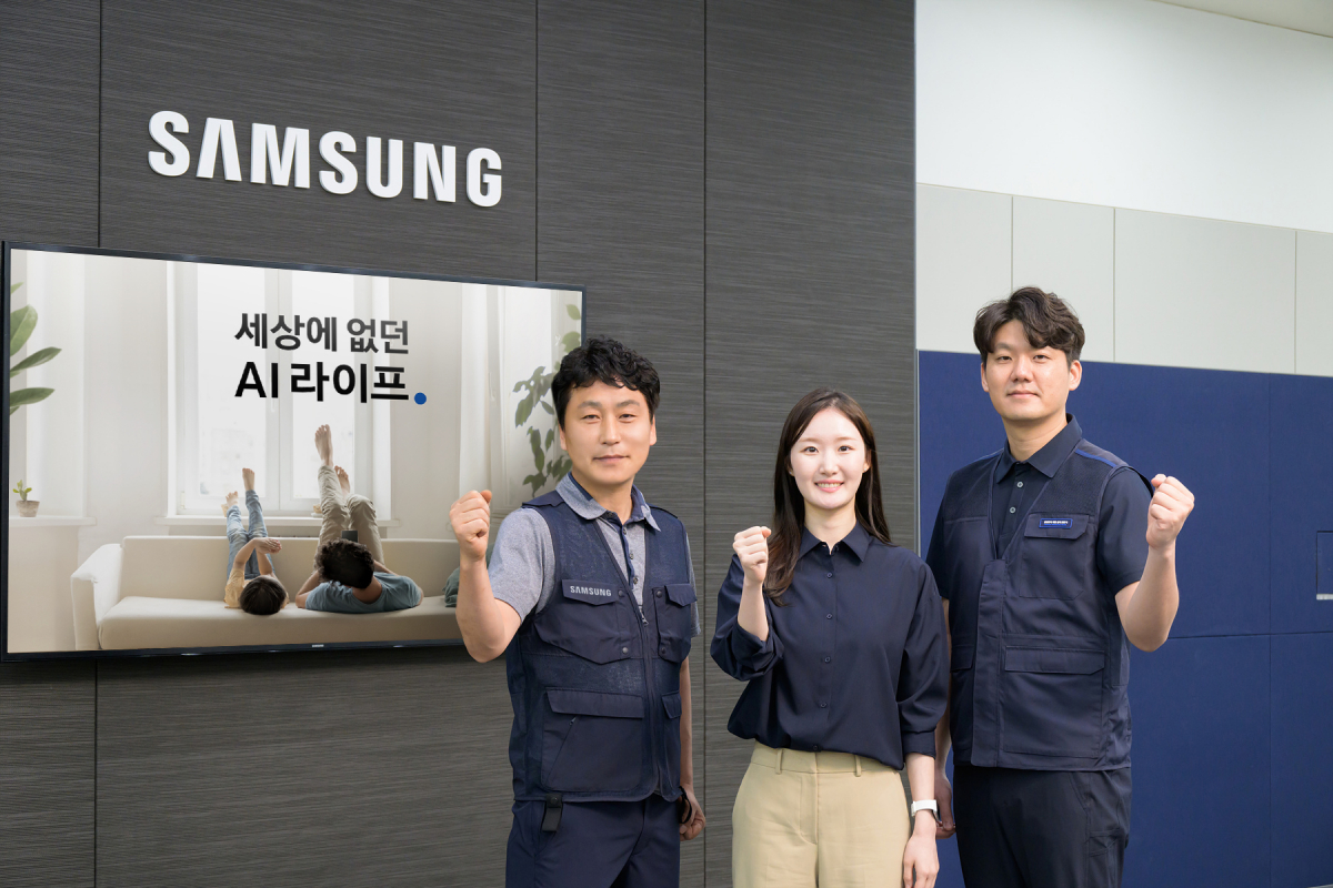 ▲삼성전자 관계자들이 삼성스토어 대치점에서 여름 에어컨 성수기를 맞아 고객 편의성 향상을 위한 역량 강화를 다짐하고 있다. (자료제공=삼성전자)