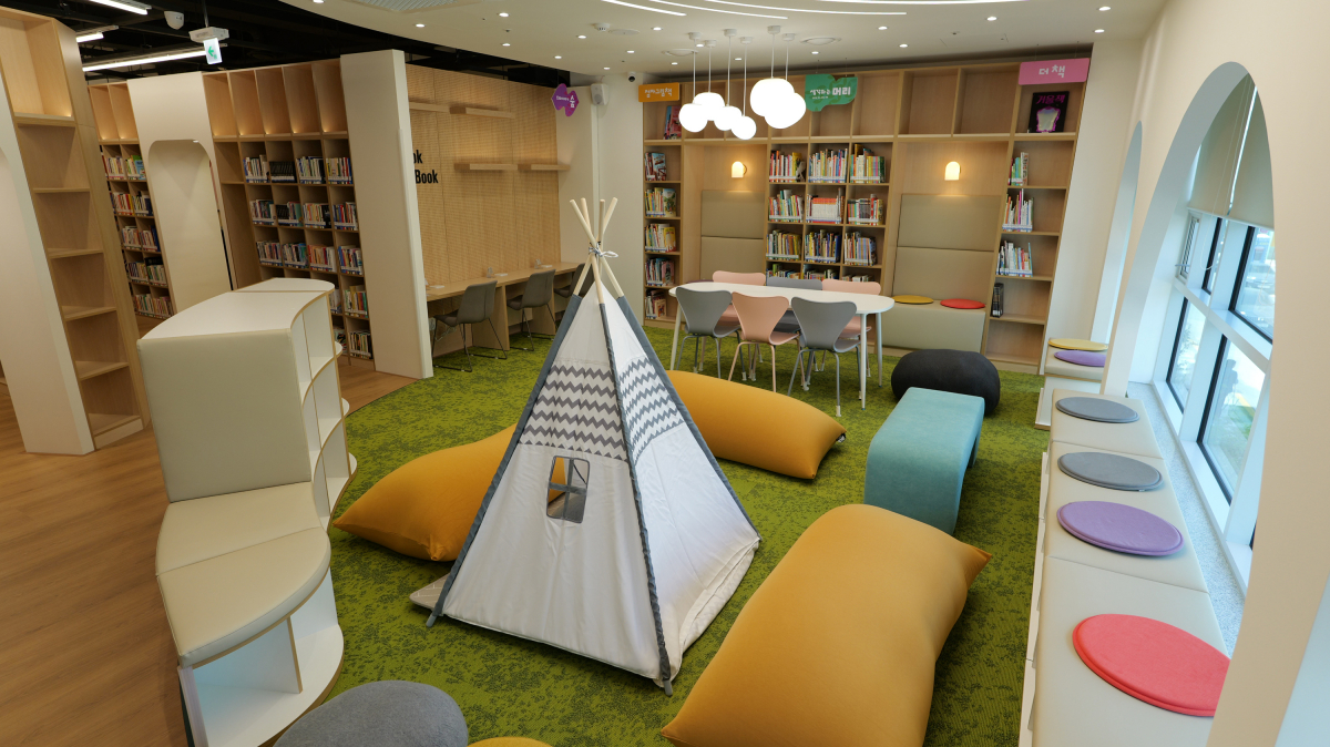 ▲키즈라이브러리 광주 광산점에 조성된 블록놀이공간 내부 전경. (사진제공=이마트)