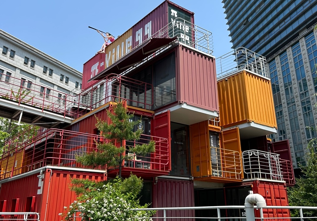 ▲고려대 디자인조형학부 학생들 수업과 다양한 활동이 진행되는 고려대 파이빌 전경 (고려대 디자인조형학부)