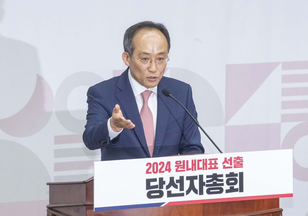 ▲국민의힘 추경호 신임 원내대표가 9일 국회에서 열린 제22대 원내대표 선출 당선자총회에서 당선 확정 후 소감을 밝히고 있다. 신태현 기자 holjjak@