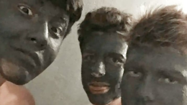 ▲흑인 분장을 했다는 이유로 퇴학당한 미국 캘리포니아의 고등학생들. (출처=뉴욕포스트)