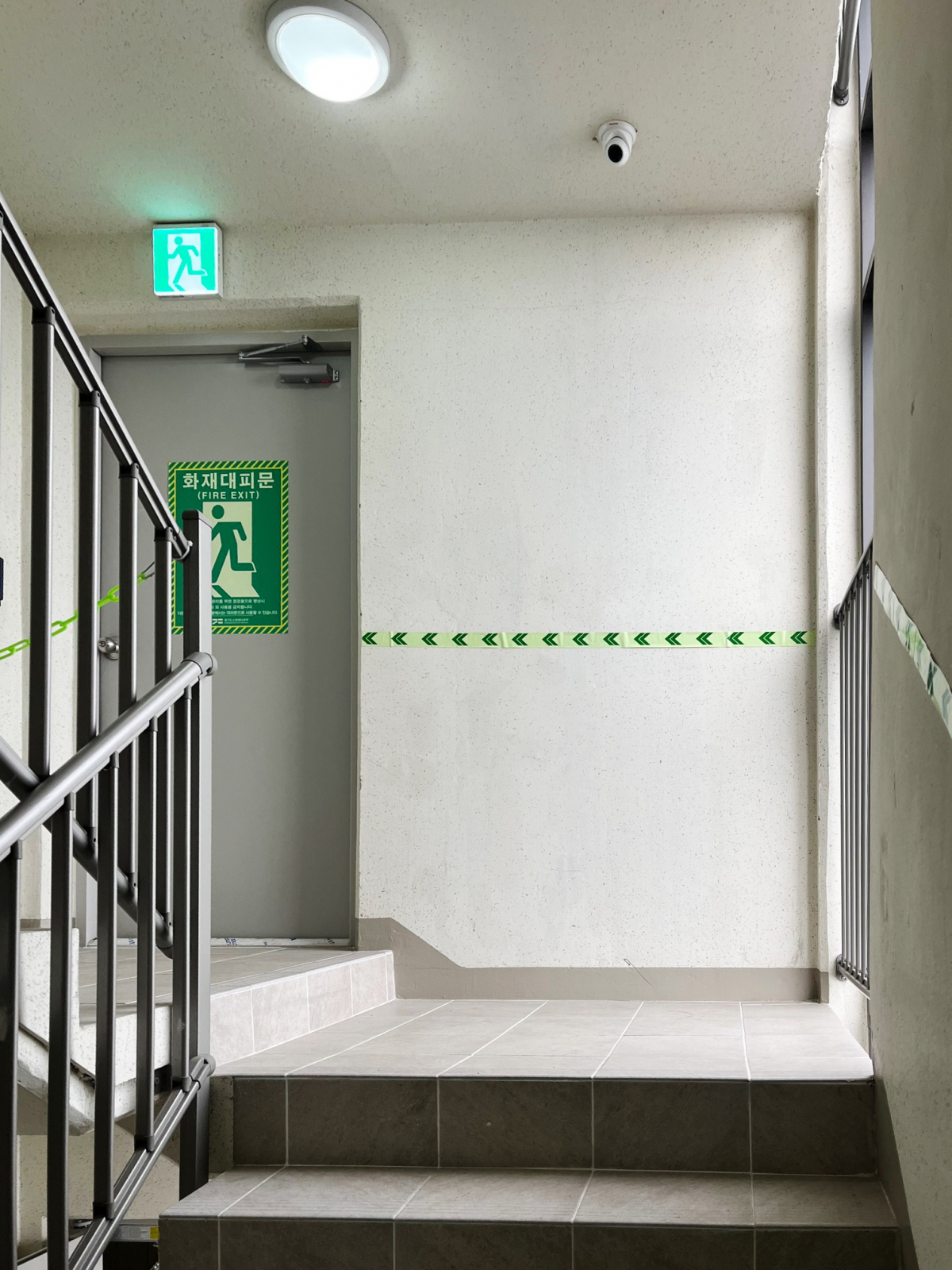 ▲용인특례시가 아파트와 학교 등 766곳에 옥상 피난 유도 설비를 배부했다. (용인특례시)