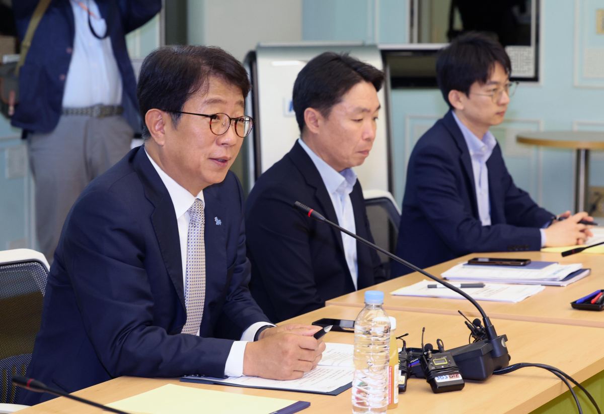 ▲박상우 국토교통부 장관이 14일 서울 용산구 서울역 KTX 회의실에서 열린 건설자재 수급 안정화를 위한 업계 간담회에서 모두발언을 하고 있다. 신태현 기자 holjjak@
