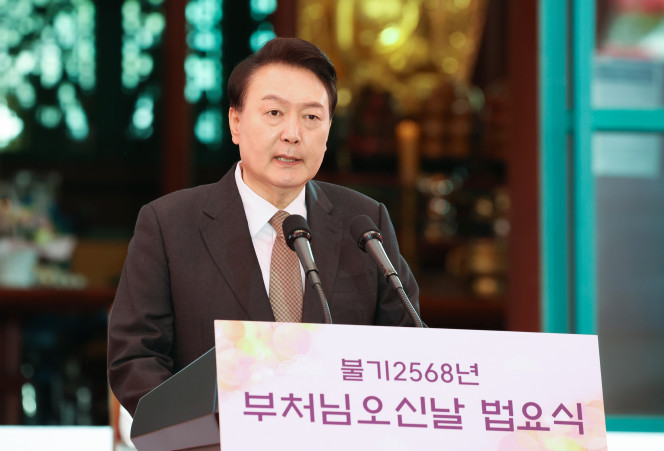 ▲윤석열 대통령이 15일 서울 종로구 조계사에서 열린 불기 2568년 부처님오신날 봉축법요식에서 축사하고 있다. 2024.5.15 (연합뉴스)
