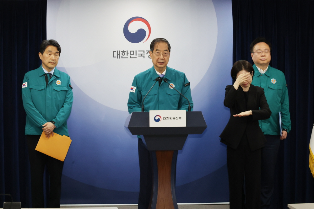 ▲한덕수 국무총리가 16일 서울 종로구 정부서울청사에서 의료개혁 대국민 담화를 발표하고 있다. (연합뉴스)